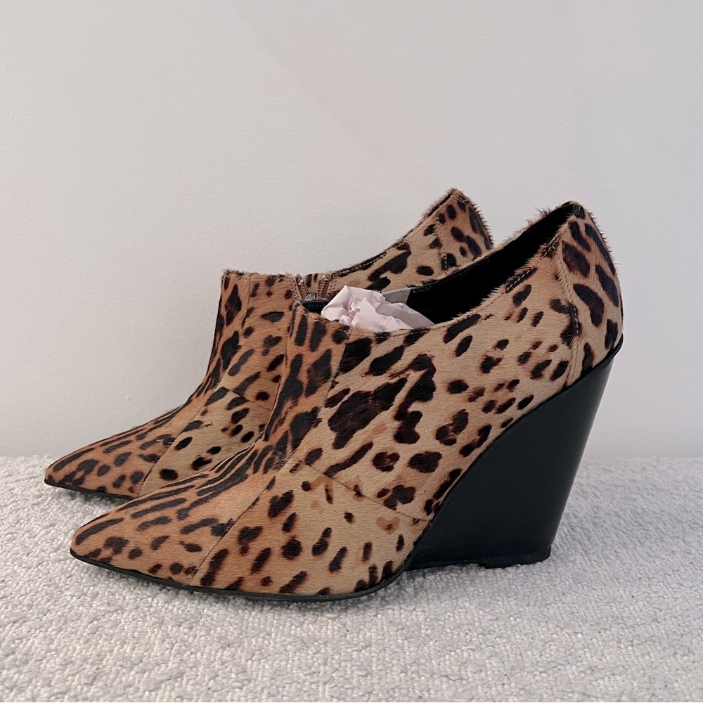 KENNETH COLE Pony Hair Leopard Print pointed toe wedge boot - sample size 9 NWOT